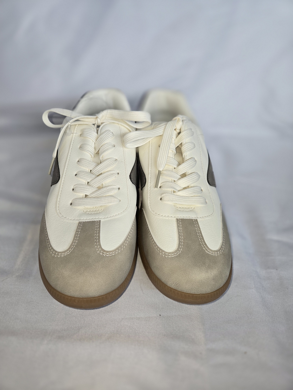 DV by Dolce Vita Voyage Sneakers Off White Suede Gum Sole Size 8.5 - Picture 2 of 8